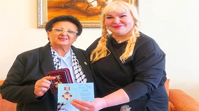 ​الأميرة نتاليا ميزينتسيفا تقلّد فائقة السيد باعلوي وسام الأمير باغراتيون في موسكو